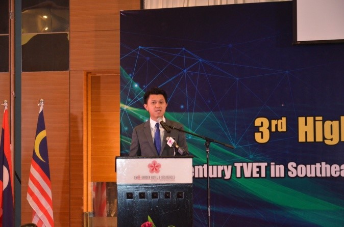 Honourable Senator Datuk Chong Sin Woon, Deputy Minister of Education II presented the Opening Remarks at the Opening Ceremony