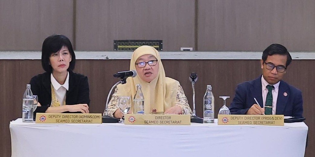 The SEAMEO Secretariat Directorate leading the CDM proceedings.