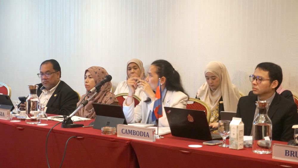 EC members engage in discussion on key priority matters during the meeting.